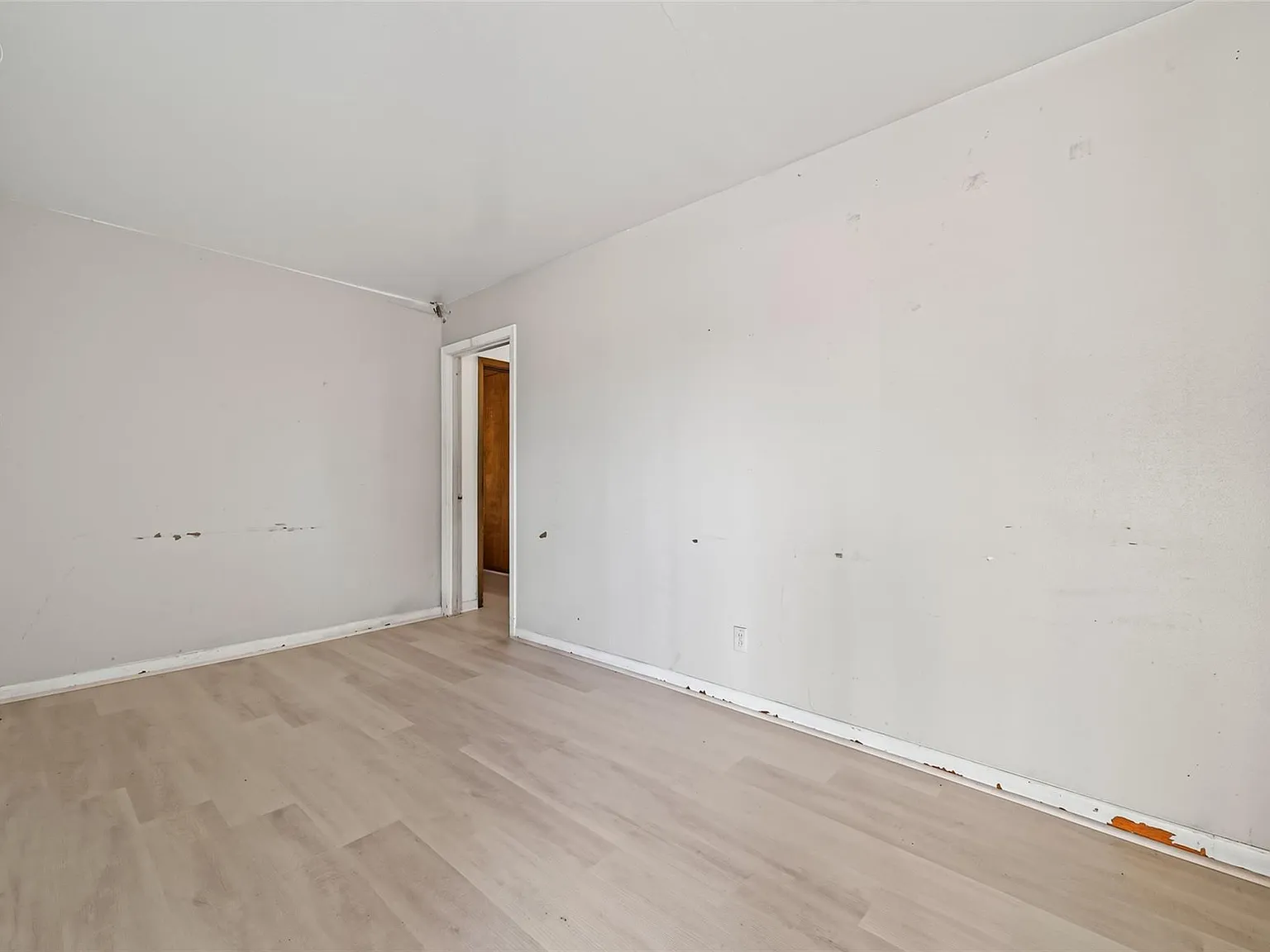 3 bed, 1.0 bath, 5036 sqft, $3,500 — Photo 4