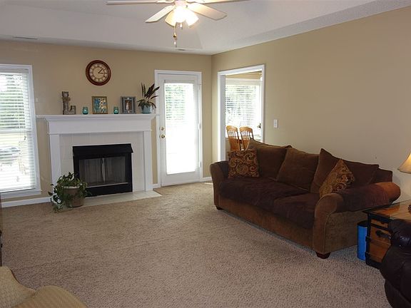 3rd image of 104 Cedar Breeze Ln