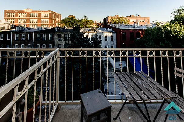 Rented by EXR | media 3