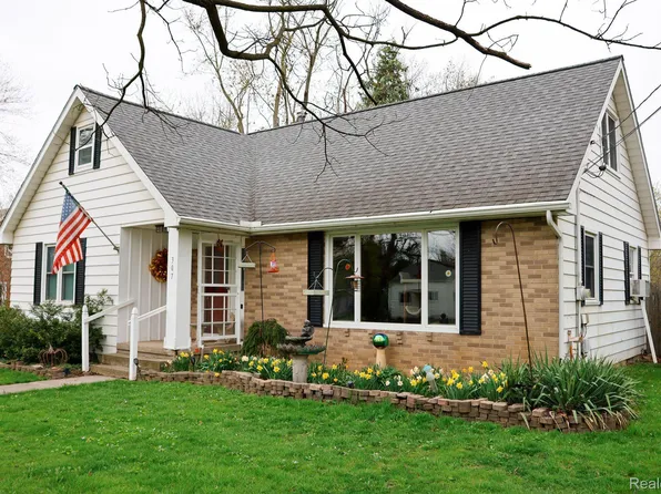 307 S Bridge St, Linden, MI 48451
