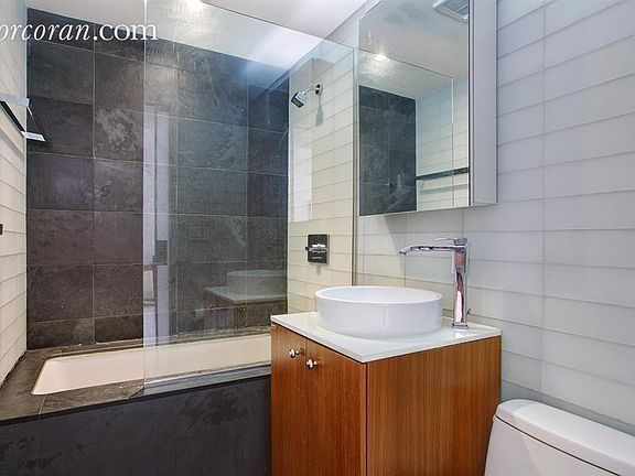 4th image of 421 E 13th St #3N