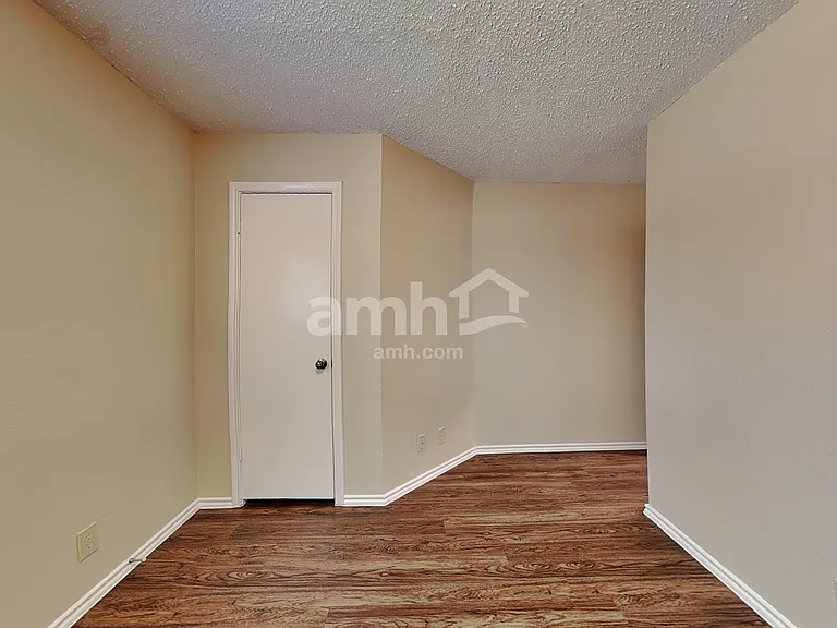 9254 Village Brown — Photo 17