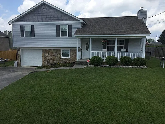 2642 Sherwin Rd — exterior photo