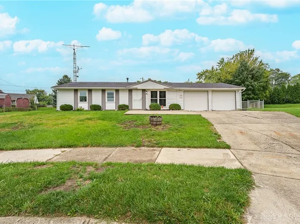 2128 Brennan Ln, Springfield, OH 45506