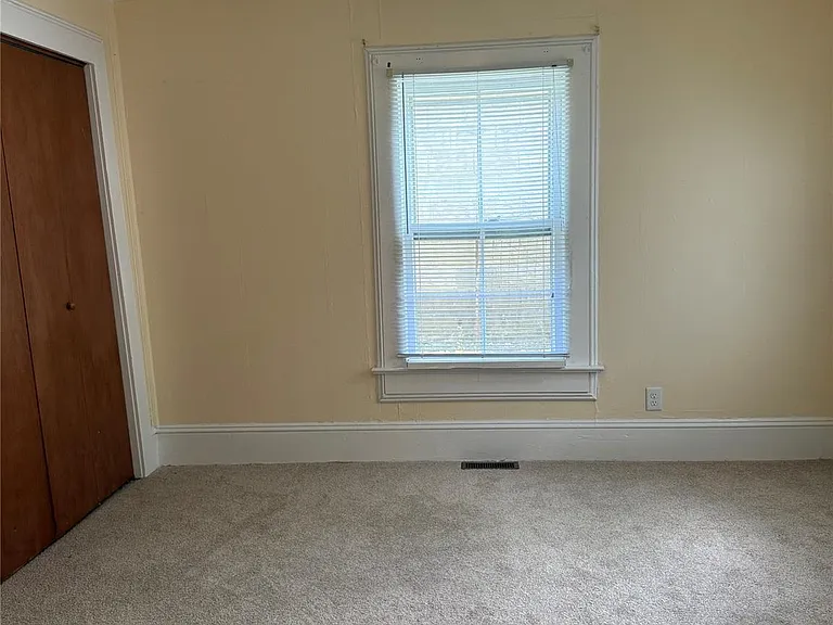 240 Jersey Ave — Photo 16