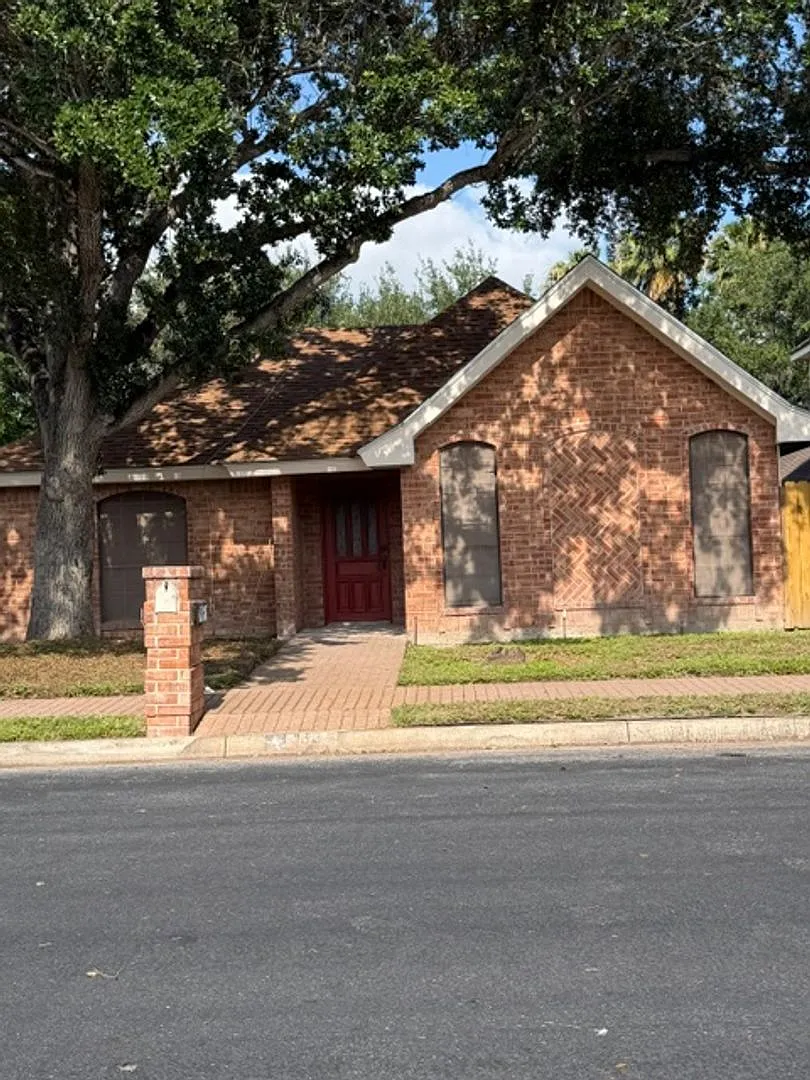 3 bed, 2.0 bath, 1600 sqft, $2,000 — Photo 1