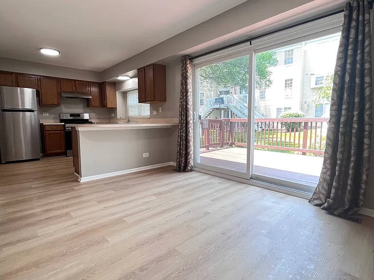 166 Half Moon Cir — Photo 5