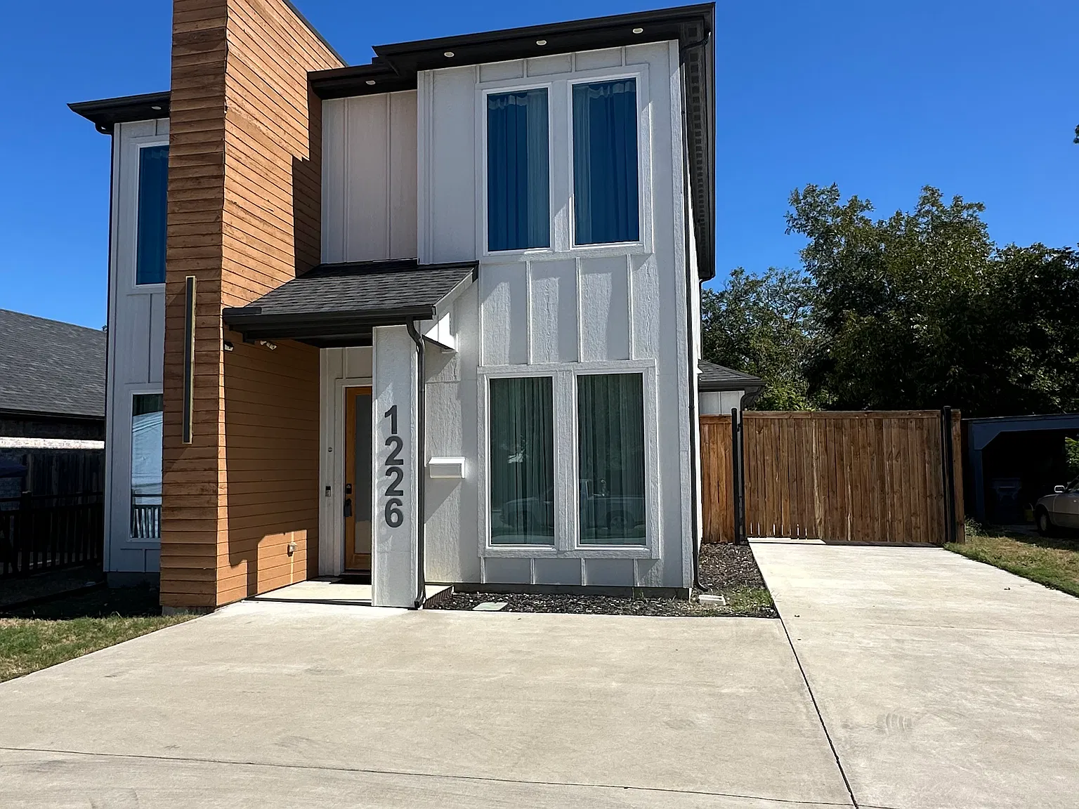 3 bed, 2.5 bath, 2750 sqft, $3,500 — Photo 2
