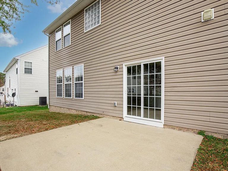 504 Queensbury Ln — Photo 6
