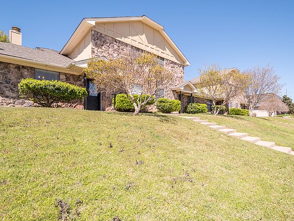 4th image of 2721 Hurstview Dr APT B