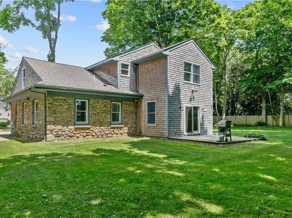 29 Willard Ave, South Kingstown, RI 02879