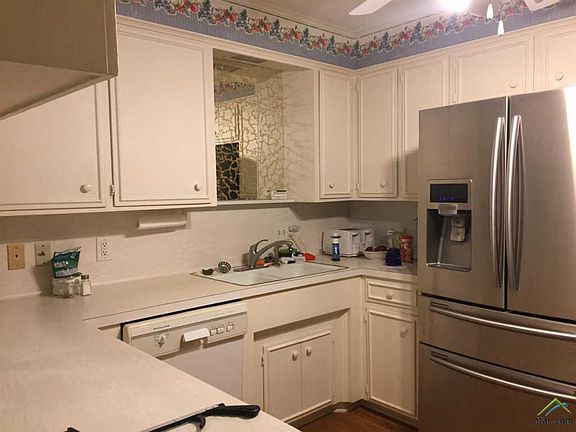 3rd image of 501 Oxford Dr