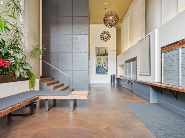 1314 NW Irving St APT 409, Portland, OR 97209