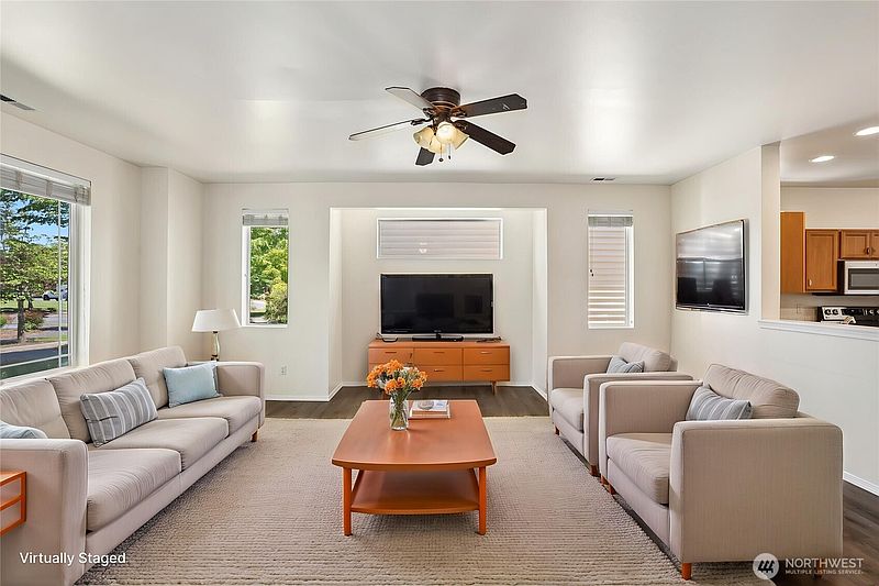 5th image of 7625 Rushmore Way NE