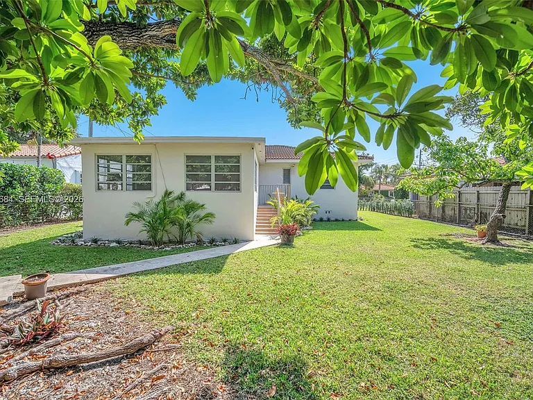 2420 SW 21st Ave — Photo 24