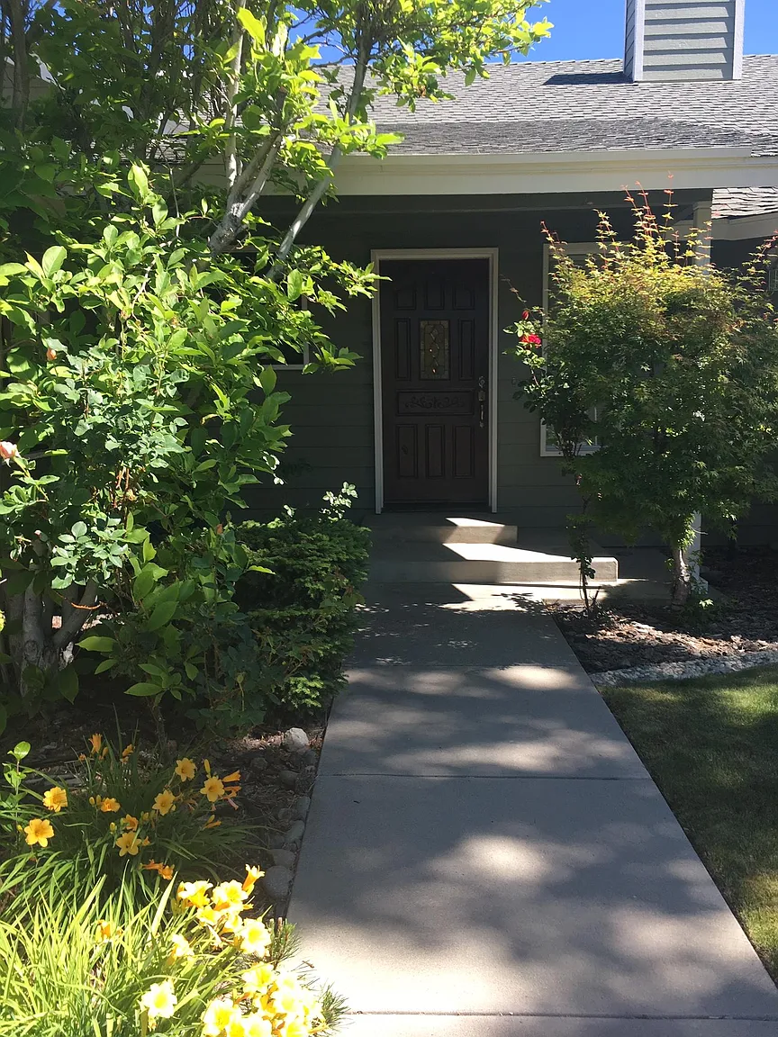 1090 Chaparral Dr photo 1