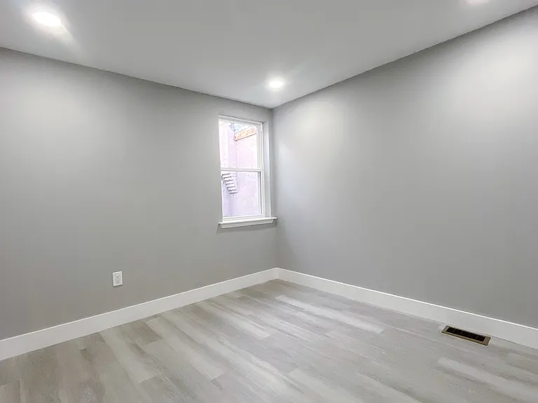 307 N 10th St — Photo 10