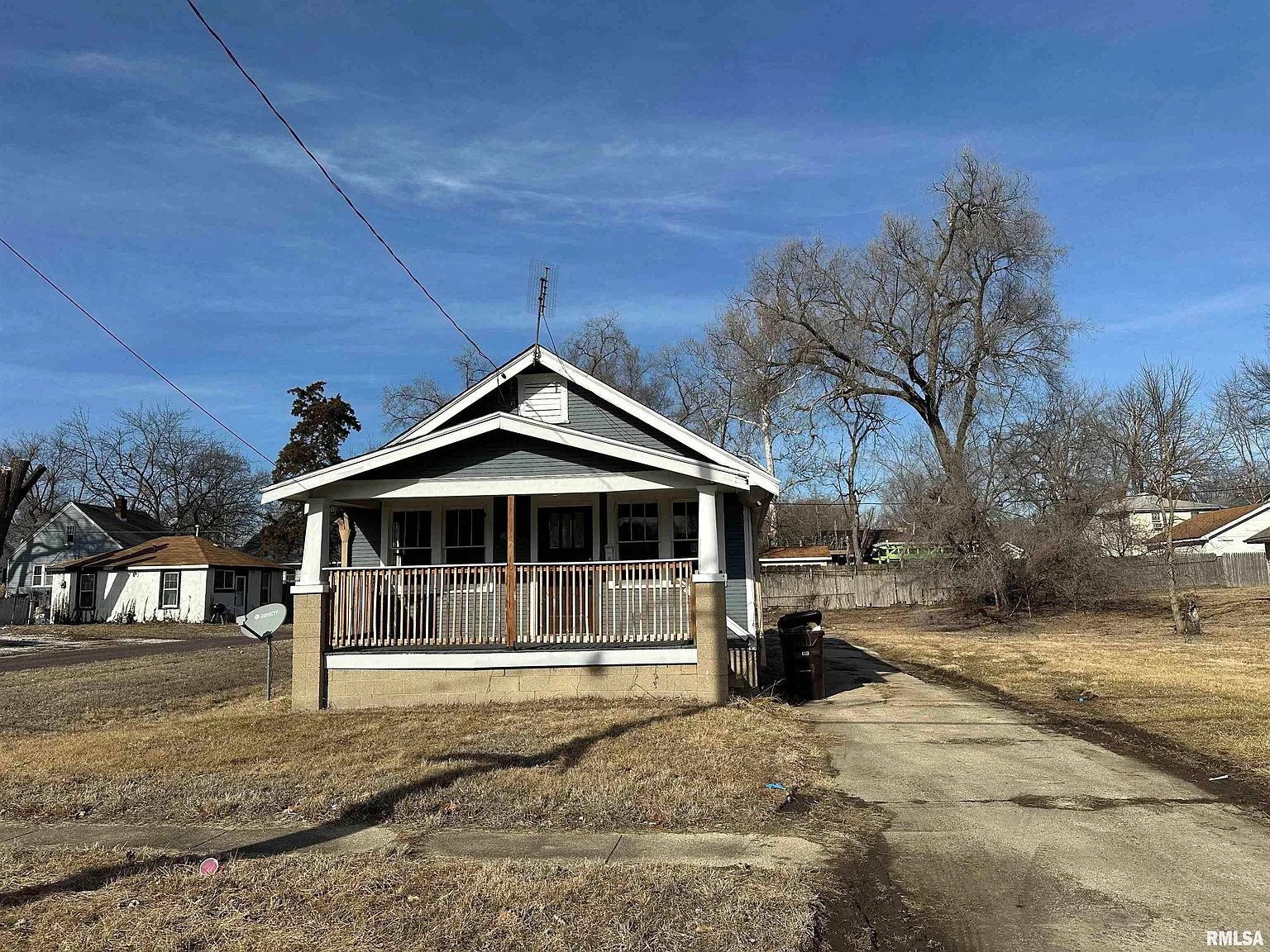 1017 W Brons Ave photo 1