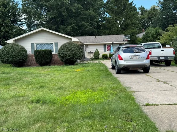 2475 Sand Run Pkwy, Akron, OH 44333