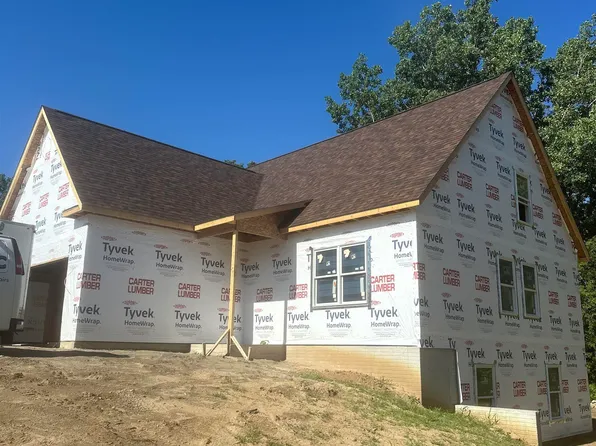 3326 Pender Ct, Adrian, MI 49221