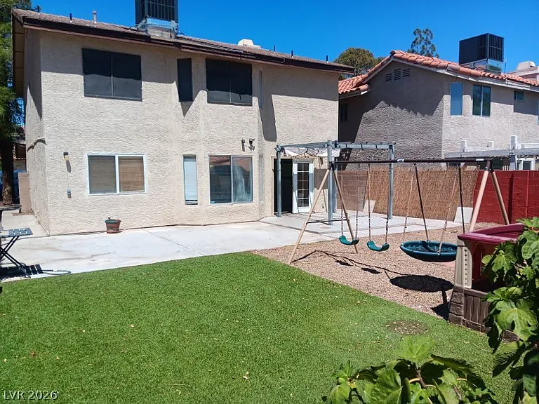 121 Logansberry Ln — Photo 35