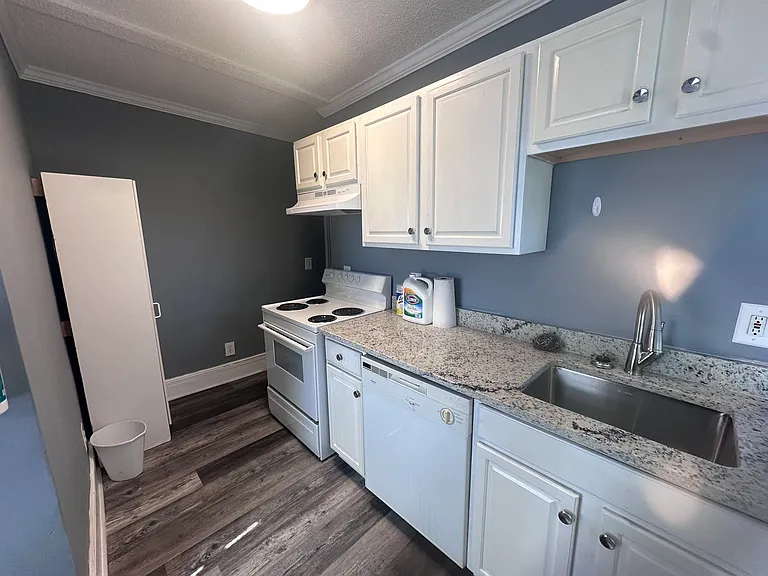 2217 Blossom St #4 — Photo 5