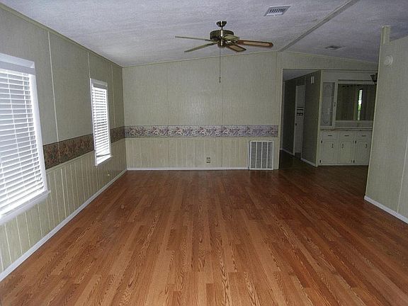 5th image of 644 Periwinkle Cir