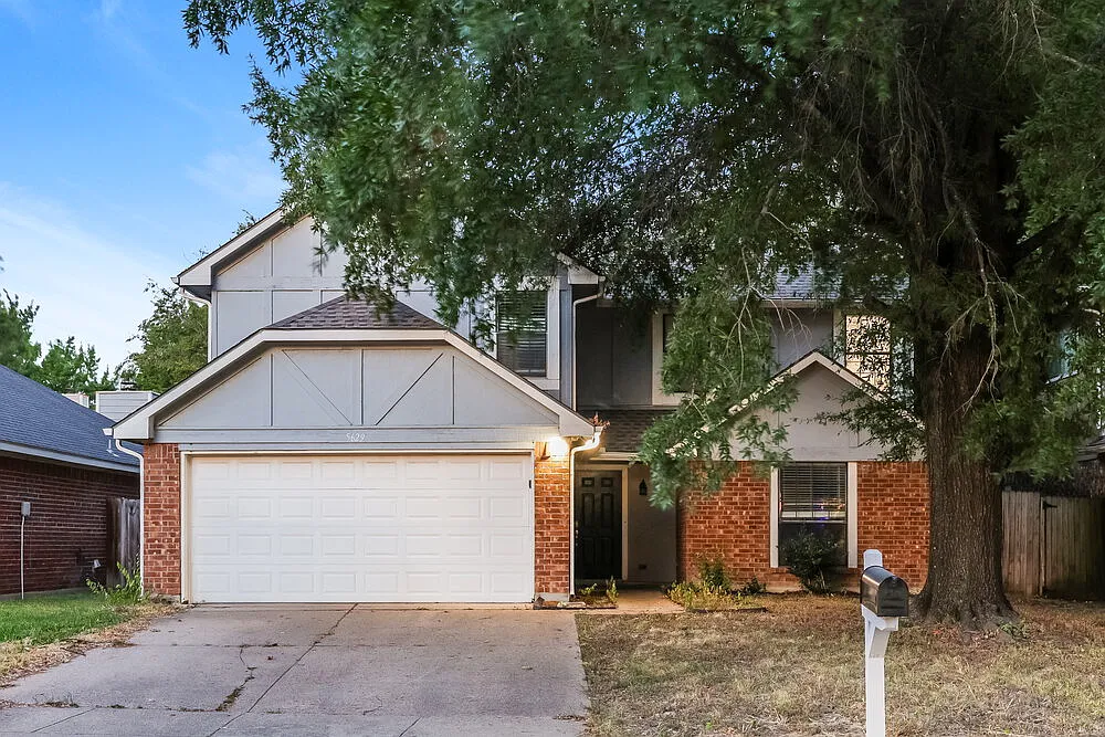4 bed, 2.5 bath, 1844 sqft, $2,395 — Photo 1