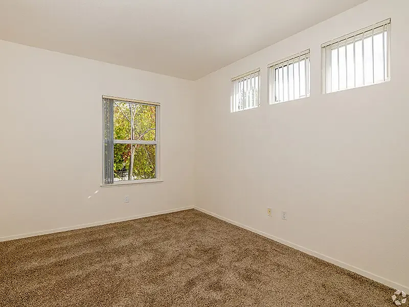 Crocker Oaks Apartments — Photo 4