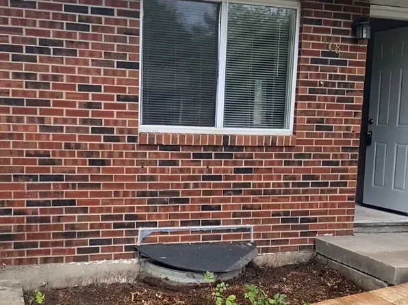 108 Shari Dr APT A, Peculiar, MO 64078