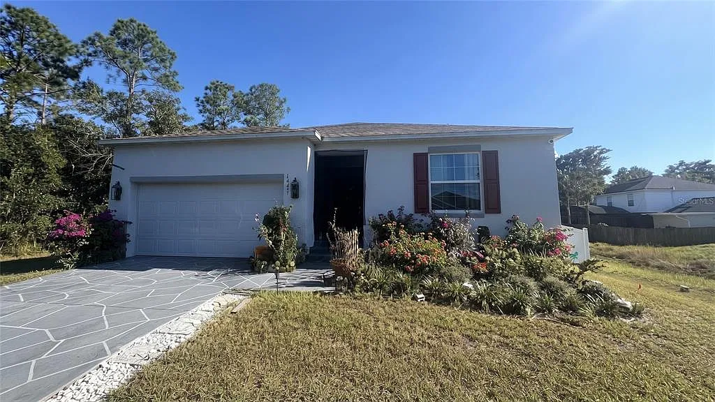 3 bed, 2.0 bath, 1439 sqft, $2,100 — Photo 2