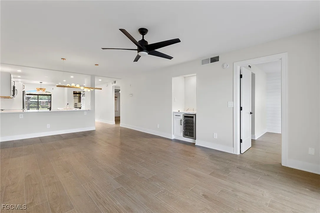 2 bed, 2.0 bath, 1160 sqft, $4,500 — Photo 2