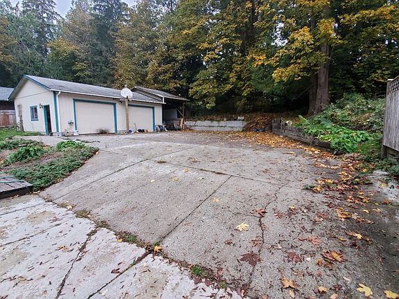 4th image of 20560 Stephen Dr NE