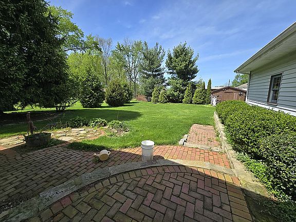 4th image of 23 Deeringwood Dr