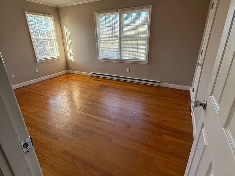 231 W Colonial Dr — Photo 2