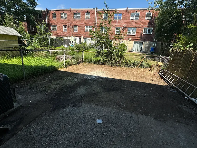 1633 Powell Rd — Photo 27