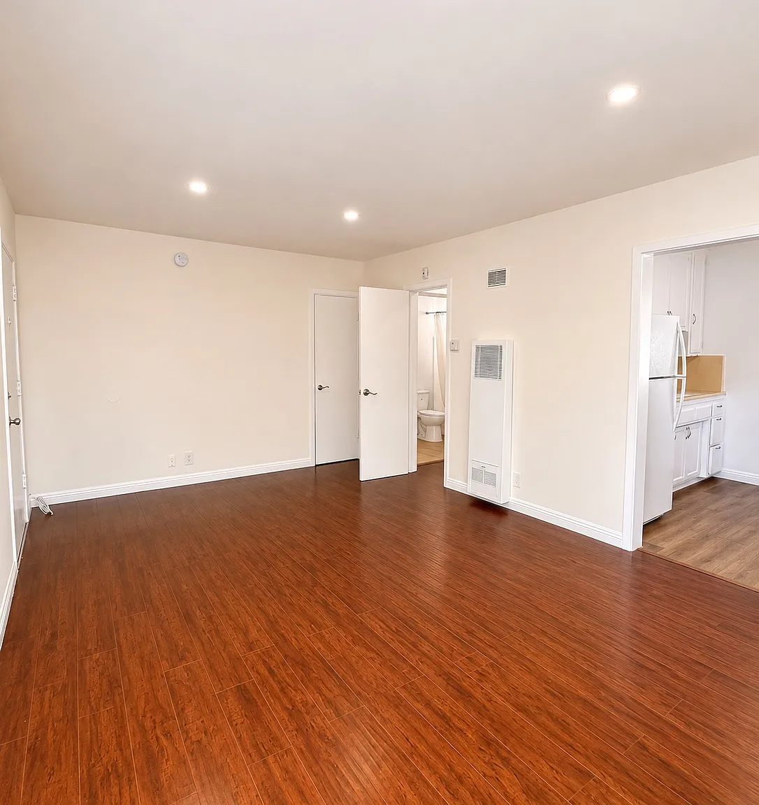 528 S Harvard Blvd — Photo 2