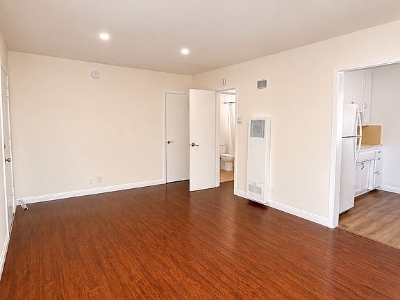 2nd image of 528 S Harvard Blvd #8
