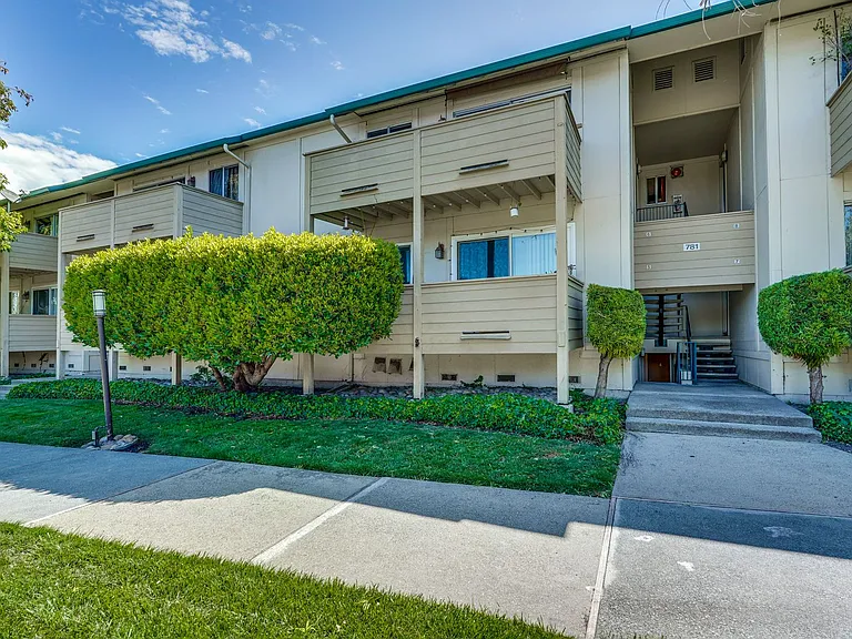 781 N Fair Oaks Ave #6 — Photo 2