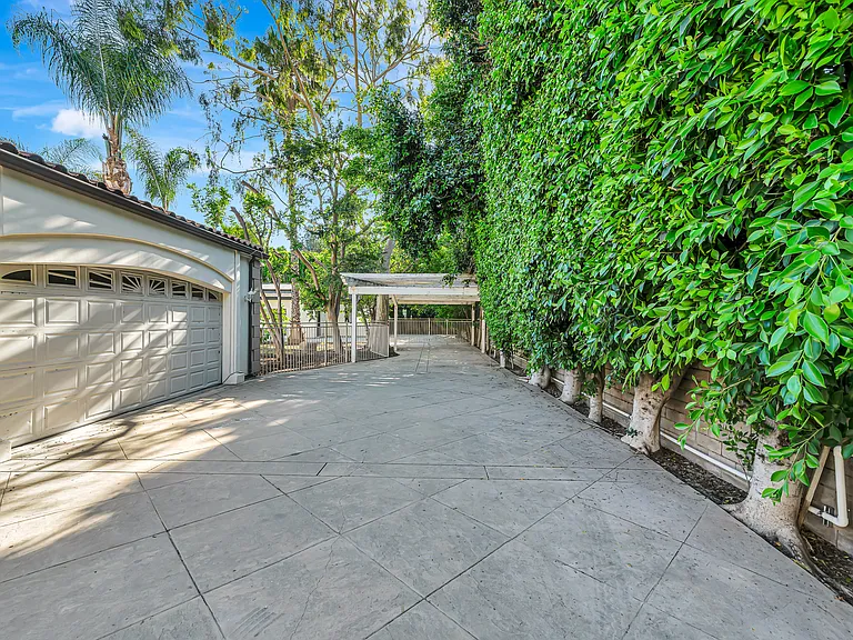 7735 Wilbur Ave — Photo 102