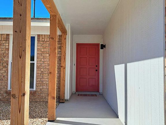 4th image of 817 Centennial Dr