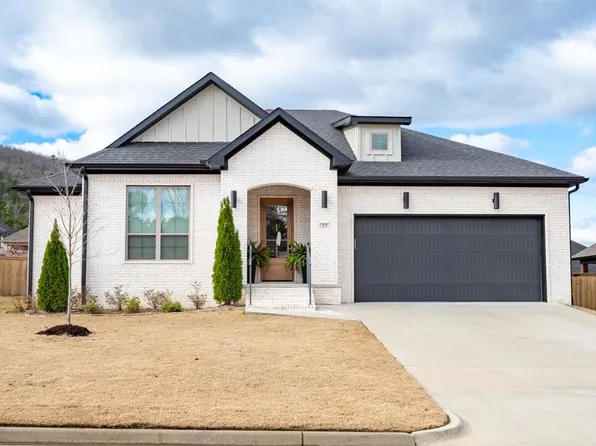 27 Corlay Dr, Little Rock, AR 72223