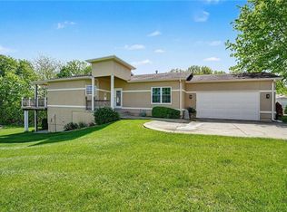 813 NE Sonora Valley Cir, Blue Springs, MO 64014