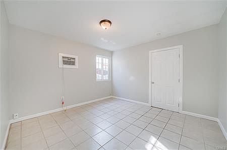 2nd image of 1444 N Clybourn Ave