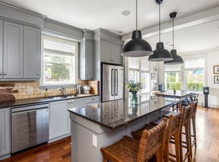 590 Simcoe St, Victoria, BC V8V 1K2