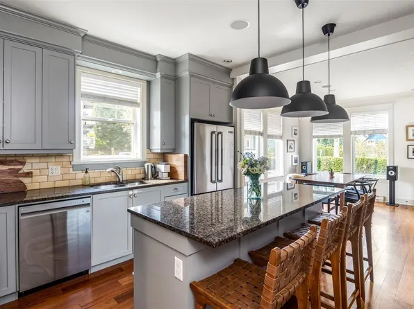 590 Simcoe St, Victoria, BC V8V 1K2