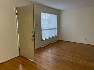 3 bed, 1.0 bath, 936 sqft, $1,200 — Photo 2