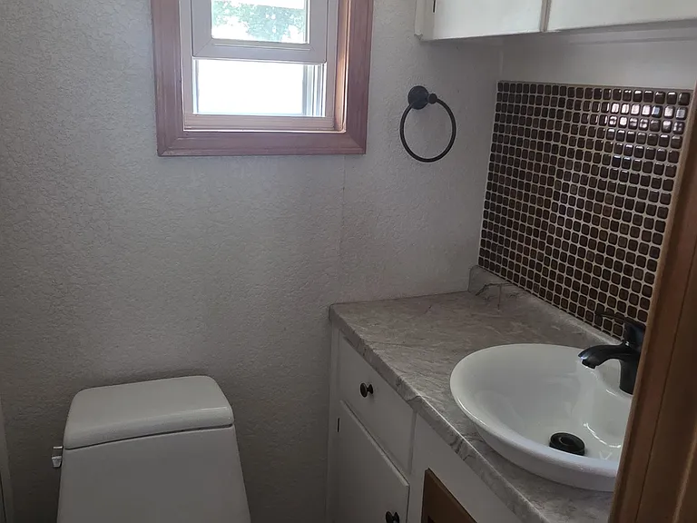 612 Woodside Ln — Photo 9