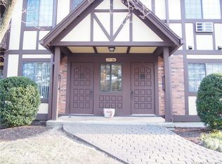 18 Roxbury Ln UNIT 18, Bridgeport, CT 06606