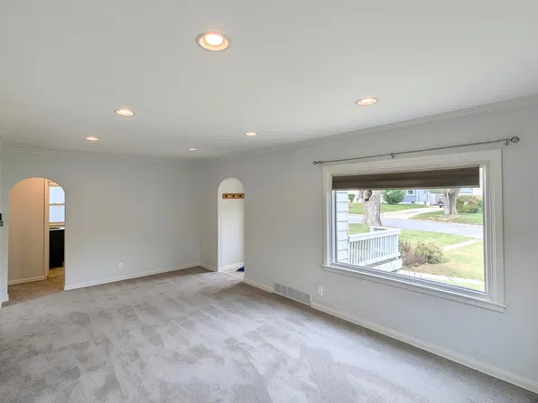 5804 College Ave, Des Moines, IA 50322